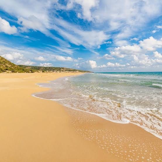 EIN VERSTECKTER PARADIES AM MEER