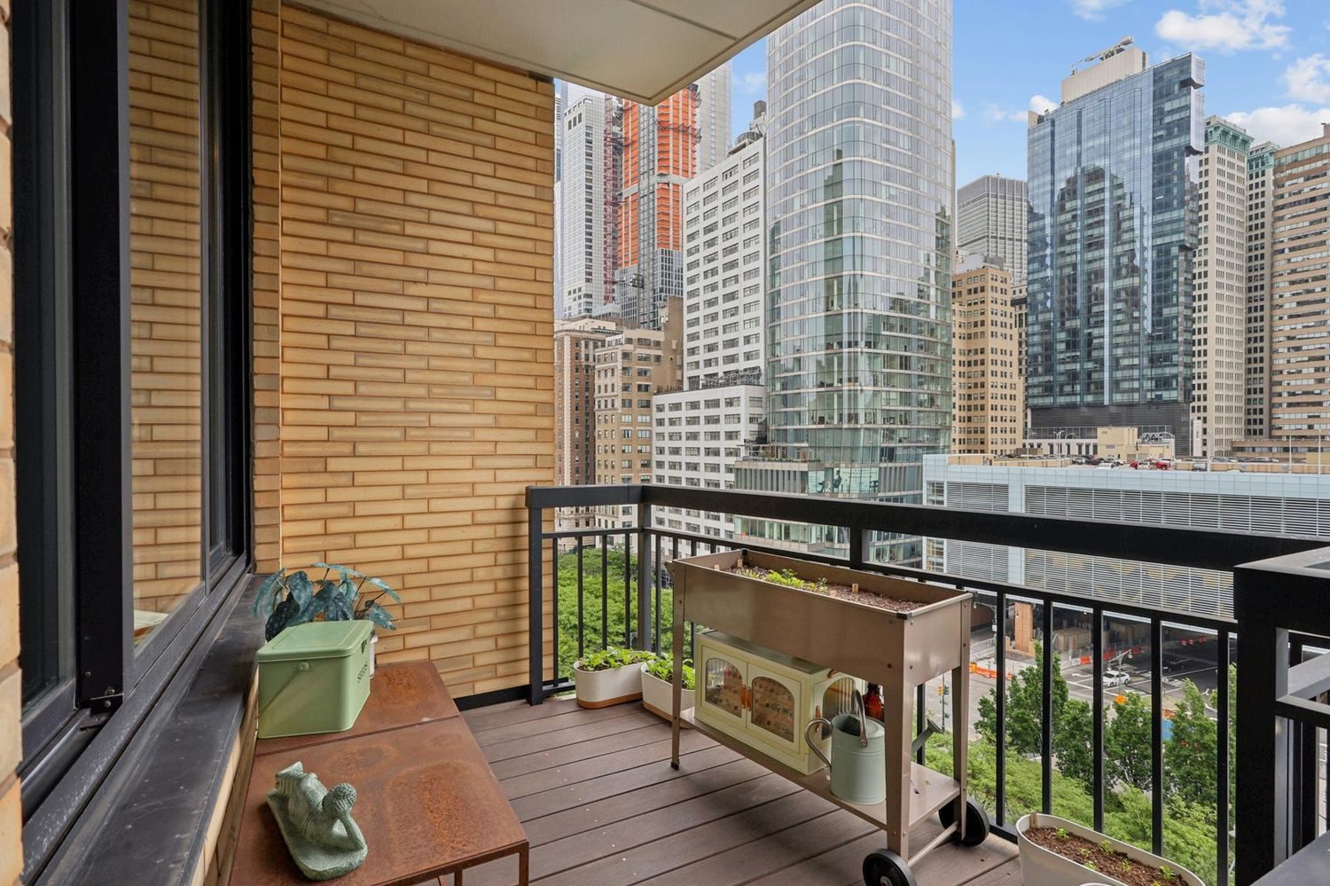 1-Bedroom Apartment with Private Balcony in Battery Park City, Manhattan, New York
